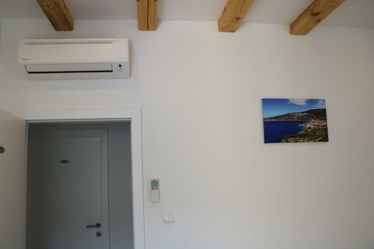 The Little Gem Bed and Breakfast Komiža Buitenkant foto