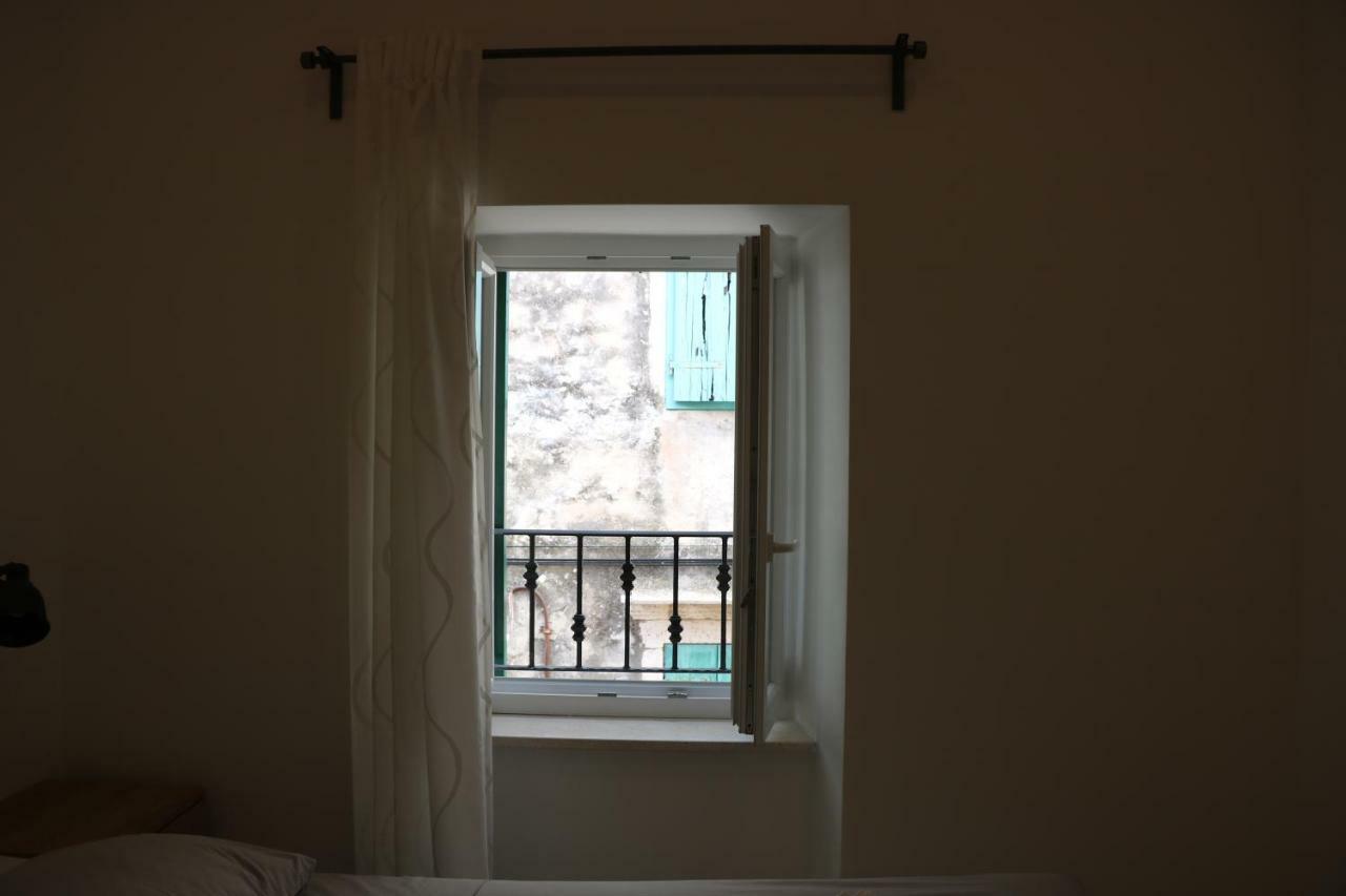 The Little Gem Bed and Breakfast Komiža Buitenkant foto