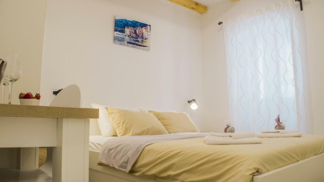 The Little Gem Bed and Breakfast Komiža Buitenkant foto