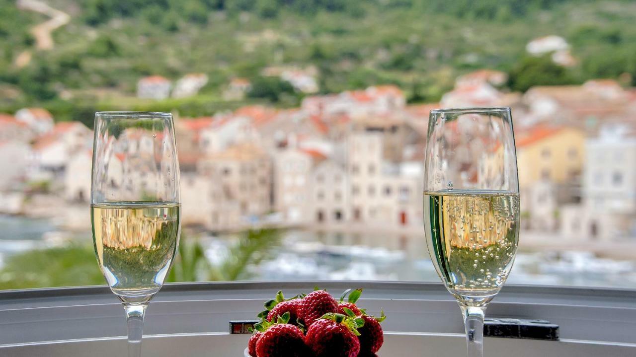 The Little Gem Bed and Breakfast Komiža Buitenkant foto