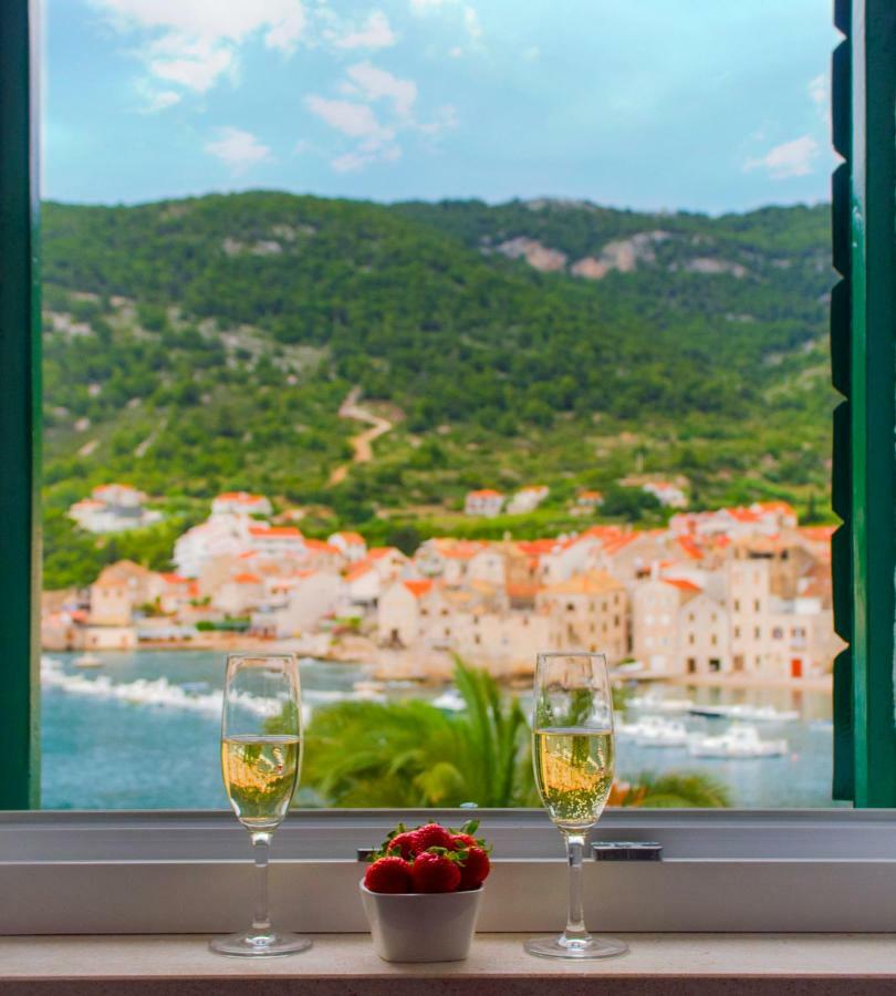 The Little Gem Bed and Breakfast Komiža Buitenkant foto